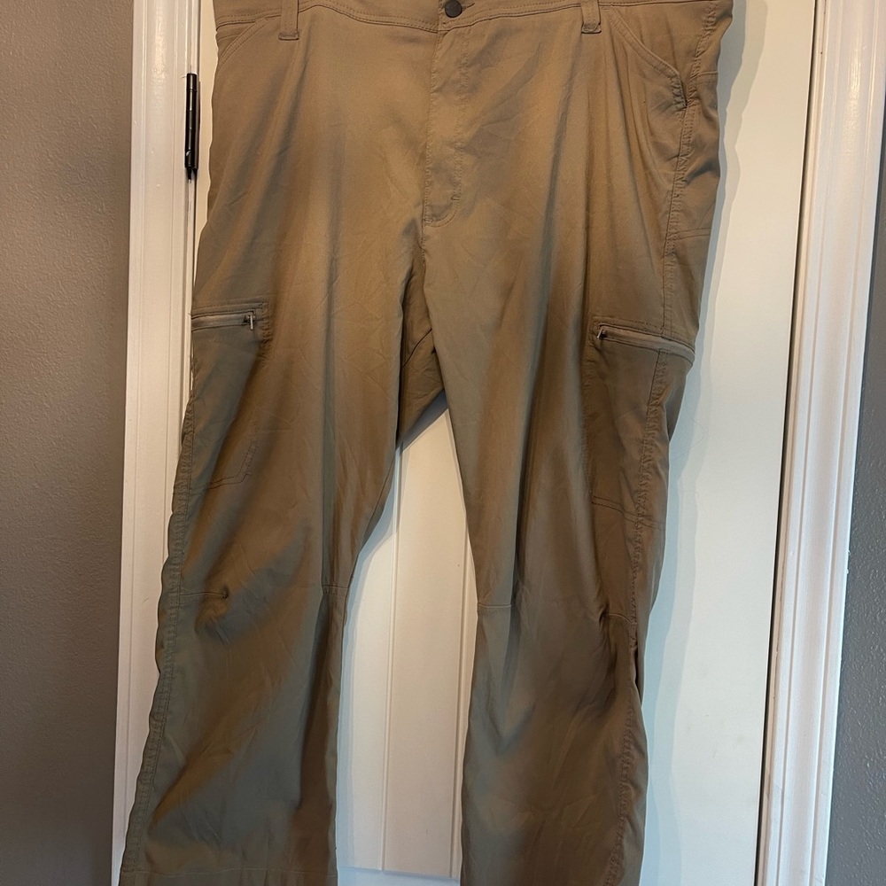 Wrangler Men's Tan Cargo Pants